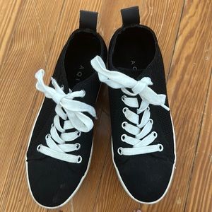 AQUA | Bloomingdales Black & White Aqua Platform Sneakers Size 6